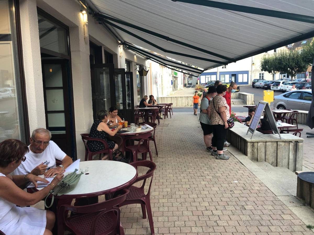Hotel Restaurant La Place Saint-Amand-Mont-Rond Zewnętrze zdjęcie
